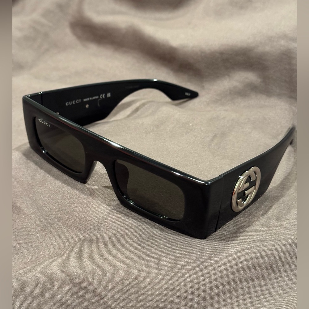 Gucci Authentic Sunglasses NIB Black w/Silver GG on Arms. - Picture 6 of 9